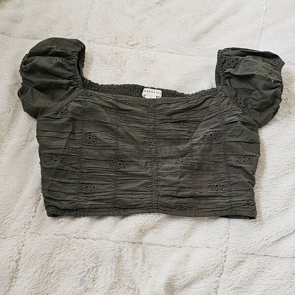 Aeropostale Eyelet Ruched Off-The-Shoulder  Crop Top Olive Green. Size Small - Picture 2 of 4